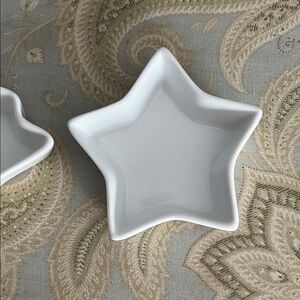 Elegant Star-Shaped White Serveware Dish